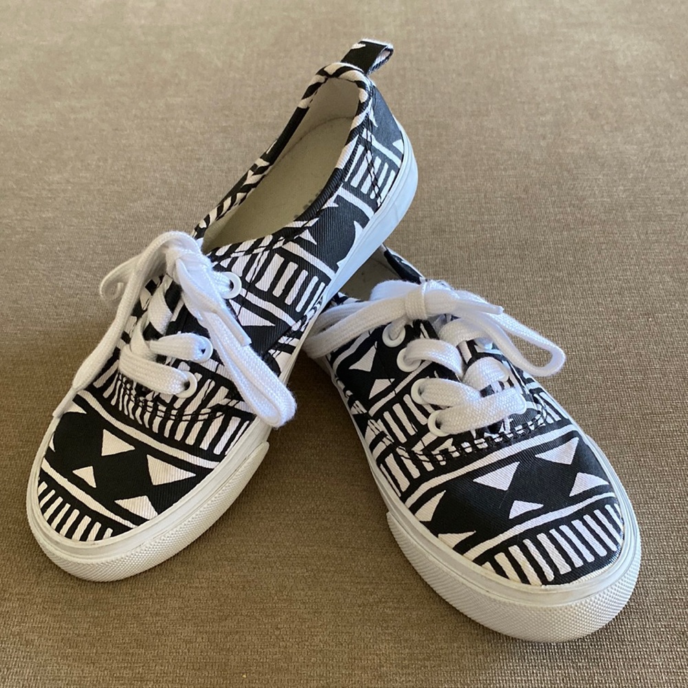 Kids size 12 old navy sneakers